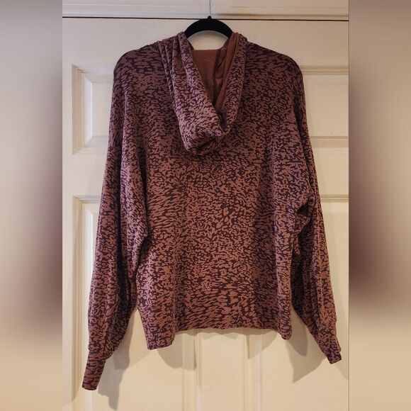 Athleta stretchy leopard print pull over hoodie M - Picture 4 of 4